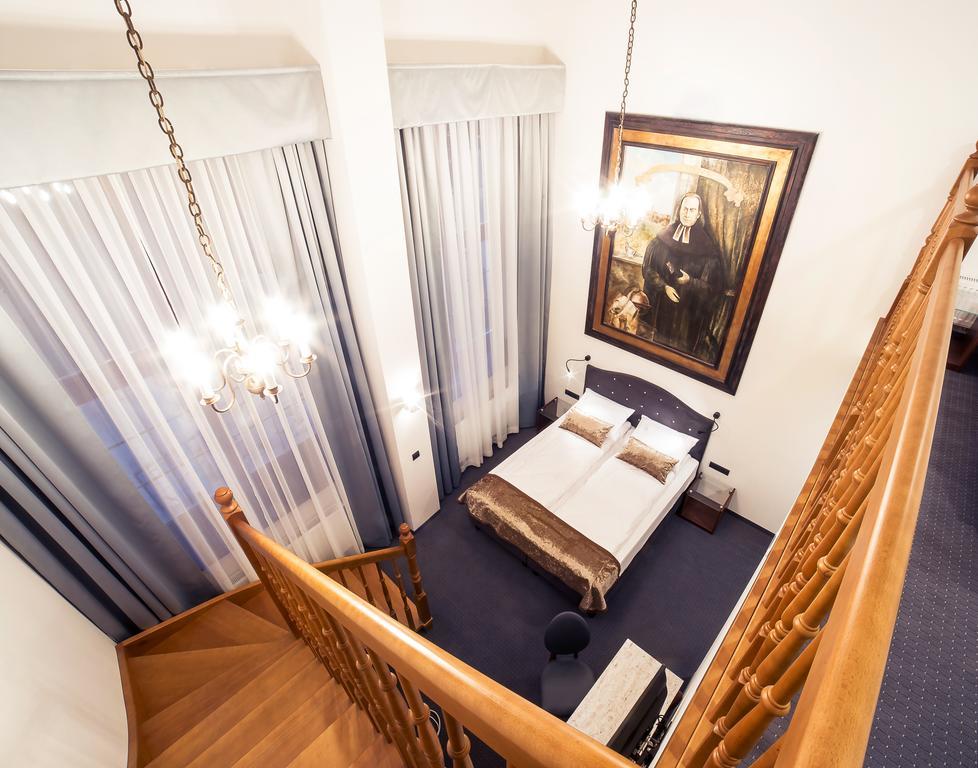 Apartment (5 Adults),339278692:JPEG