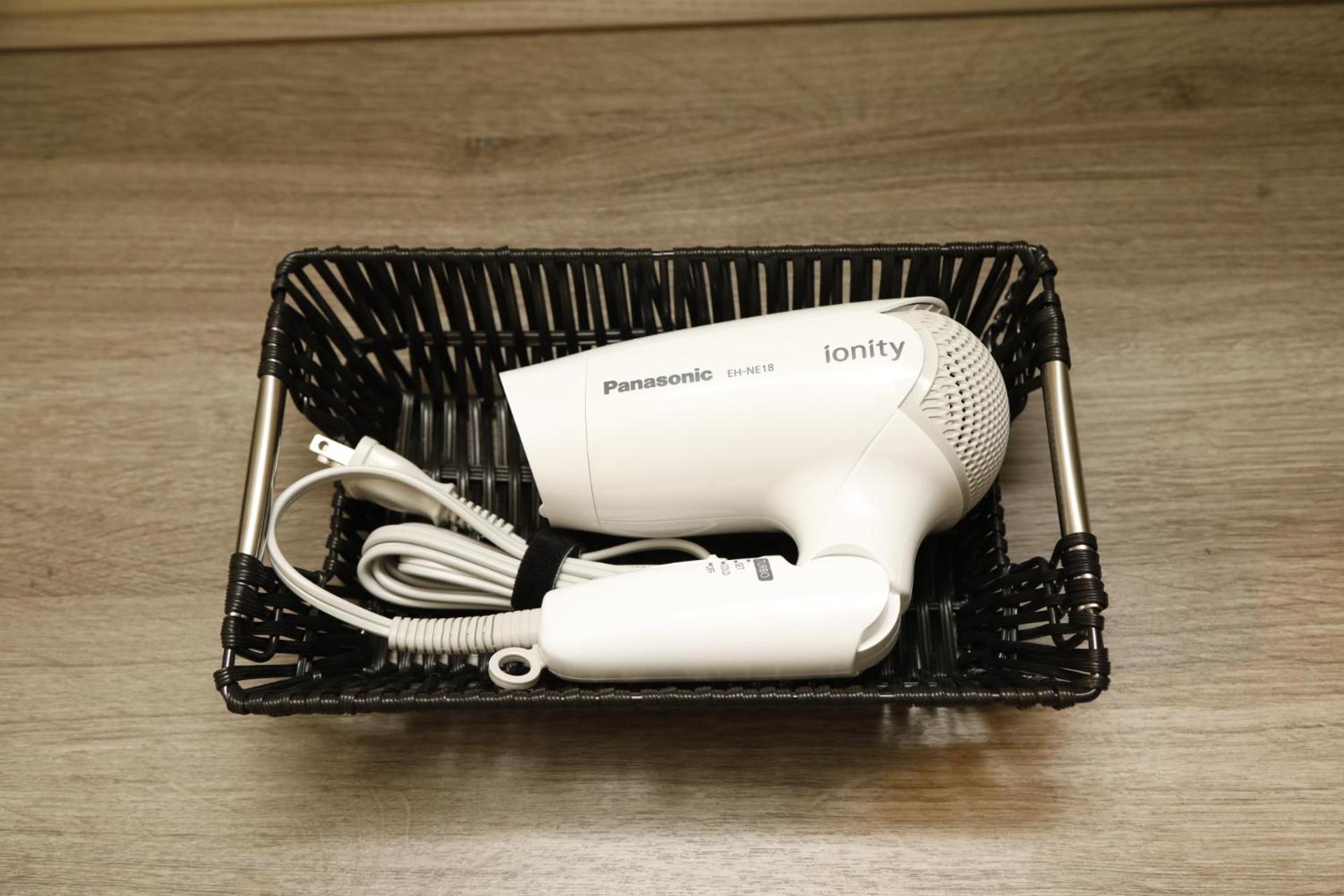 Non-Smoking Twin Room, check-in from 13:00 / check-out until 11:00 (22-hour stay)