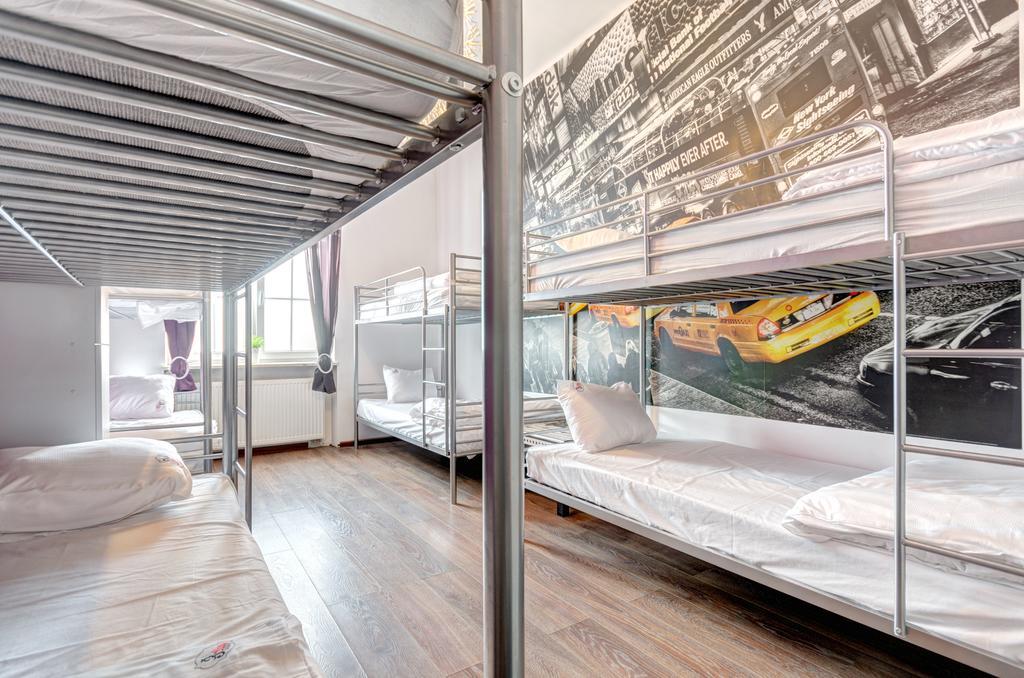 Bed 6-Bed Dormitory Room
