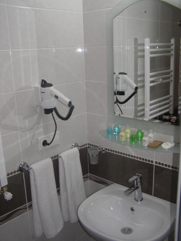 Economy Double Room,1279885210:JPEG