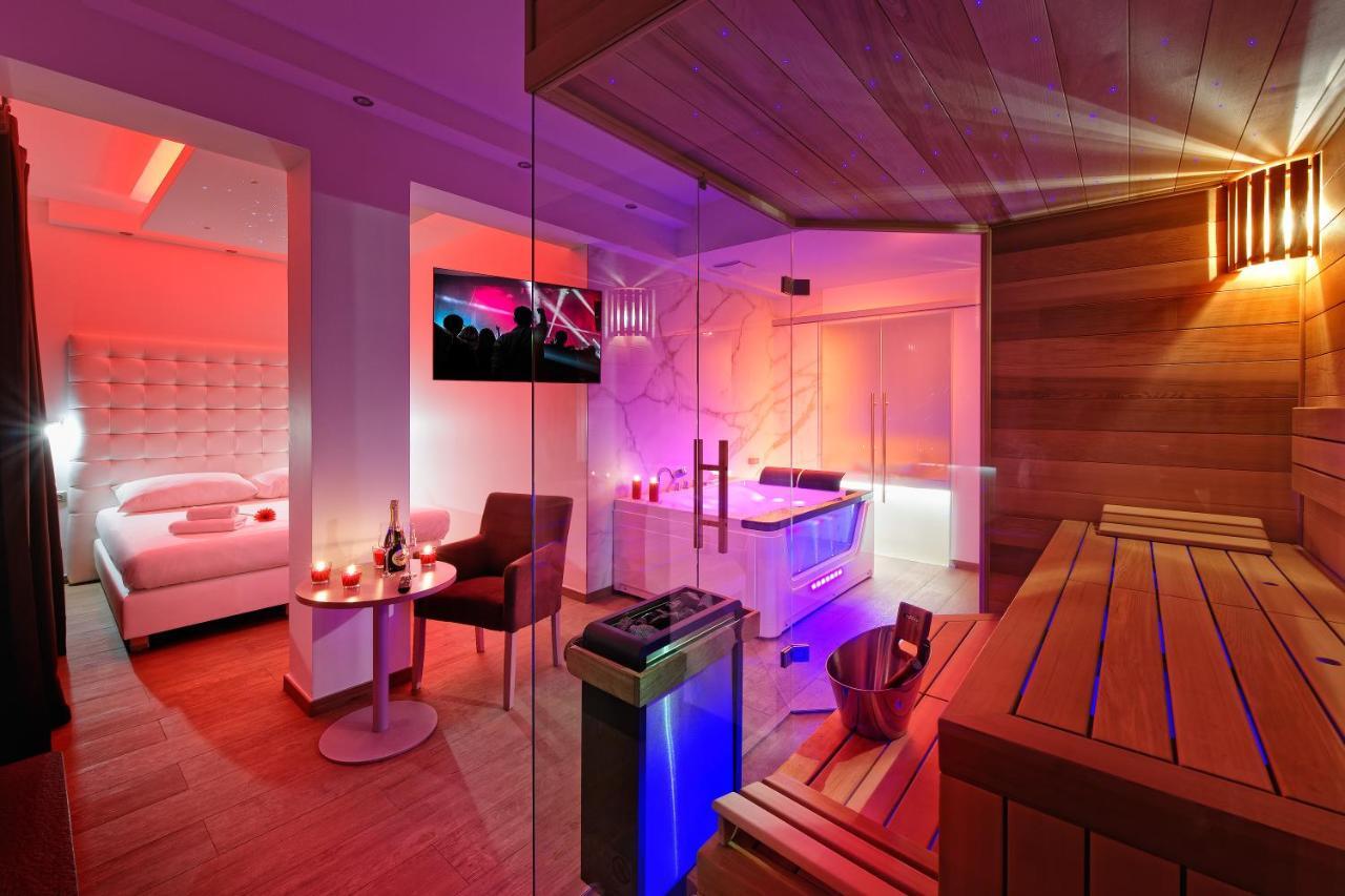 Rum Wellness med egen bastu och eget bubbelbadkar