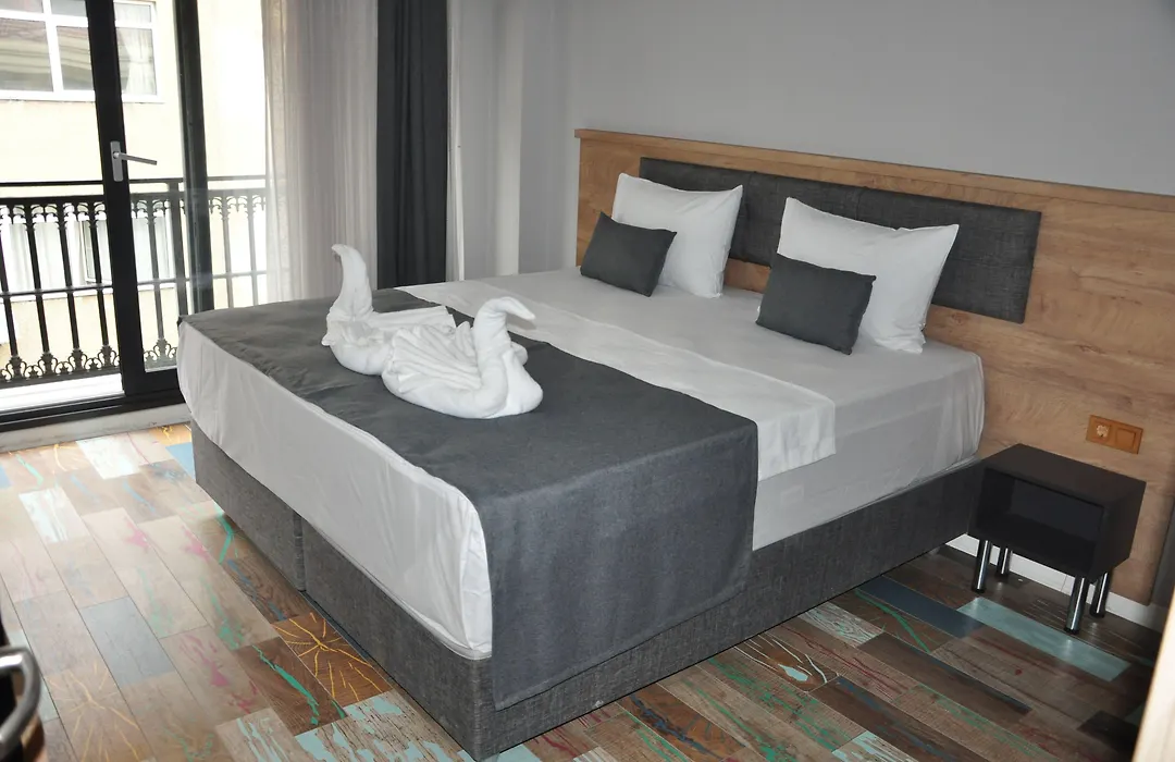Check In Hotel-1