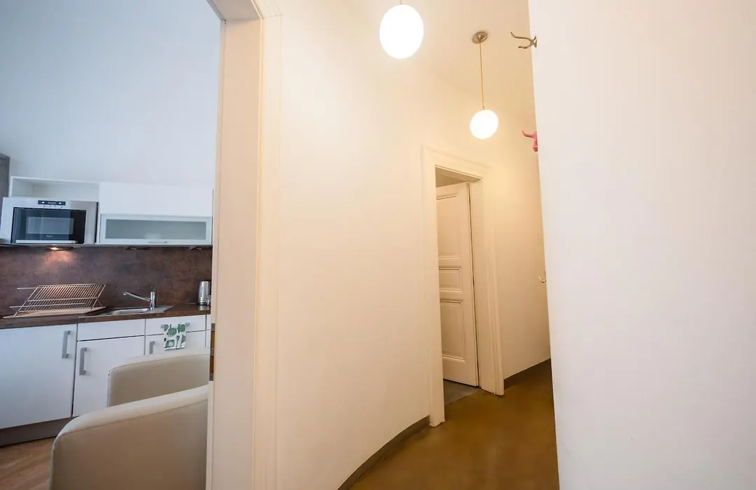 Sophie'S Hostel-1