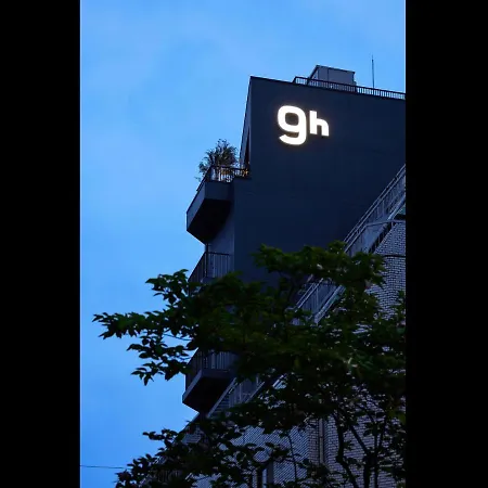 9H Nine Hours Woman Shinjuku-2