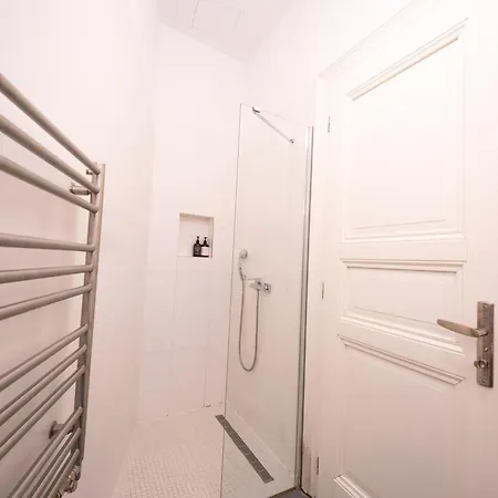 Sophie'S Hostel-3