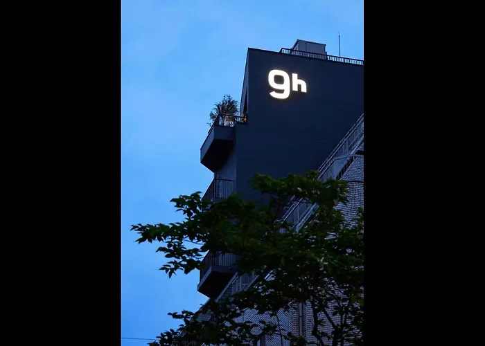 9H Nine Hours Woman Shinjuku Tokyo prefektur